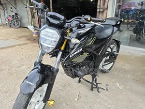 সুজুকি জিক্সার ২০২২ কালো