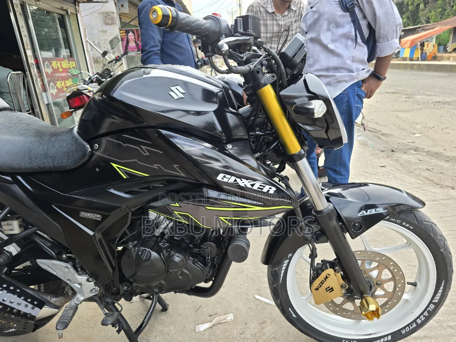 সুজুকি জিক্সার ২০২২ কালো