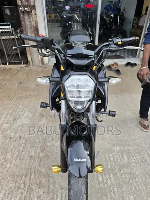 সুজুকি জিক্সার ২০২২ কালো