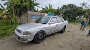 টয়োটা করোনা ১৯৮৯ রূপালি