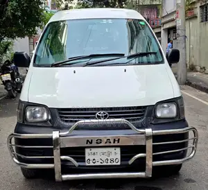 Toyota Noah 2005 White