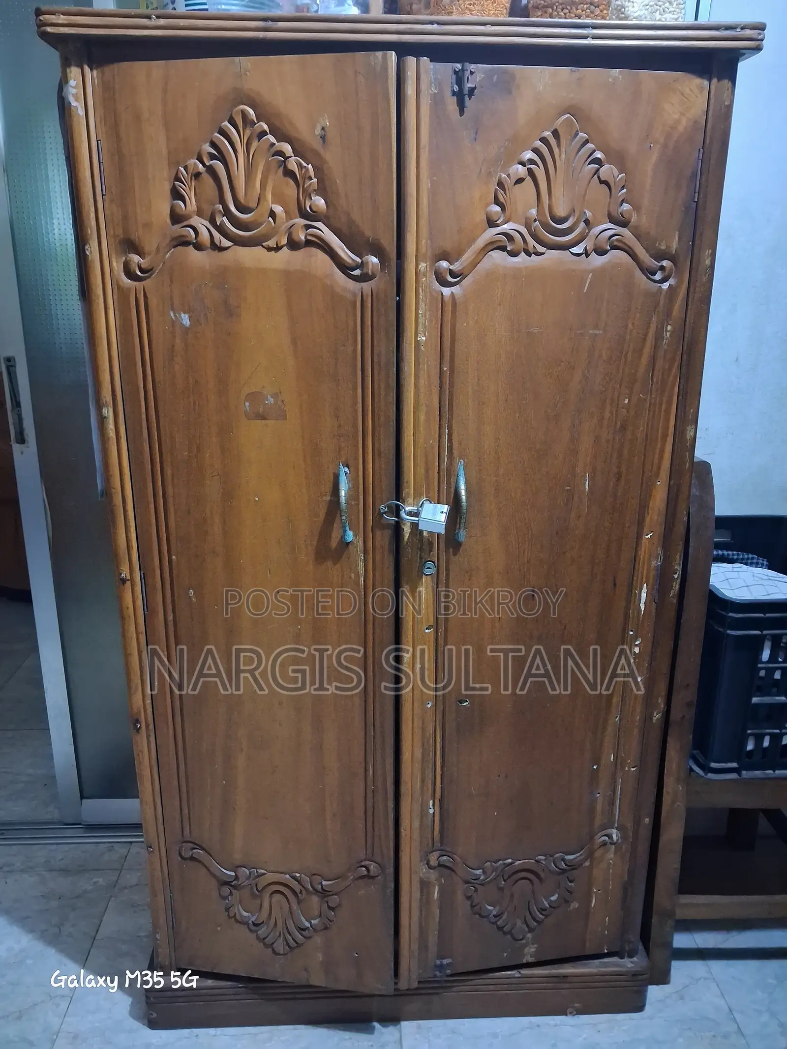 ব্যবহৃত আসবাবপত্র