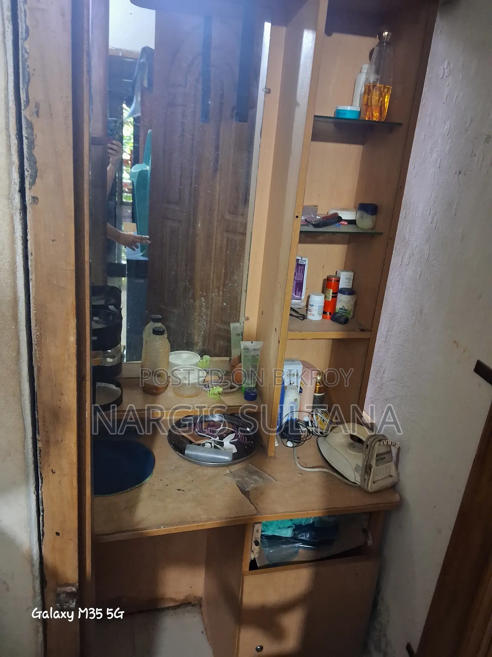 ব্যবহৃত আসবাবপত্র