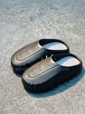 নাইকি মাইন্ড ০০১