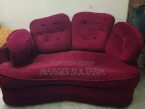 ব্যবহৃত আসবাবপত্র