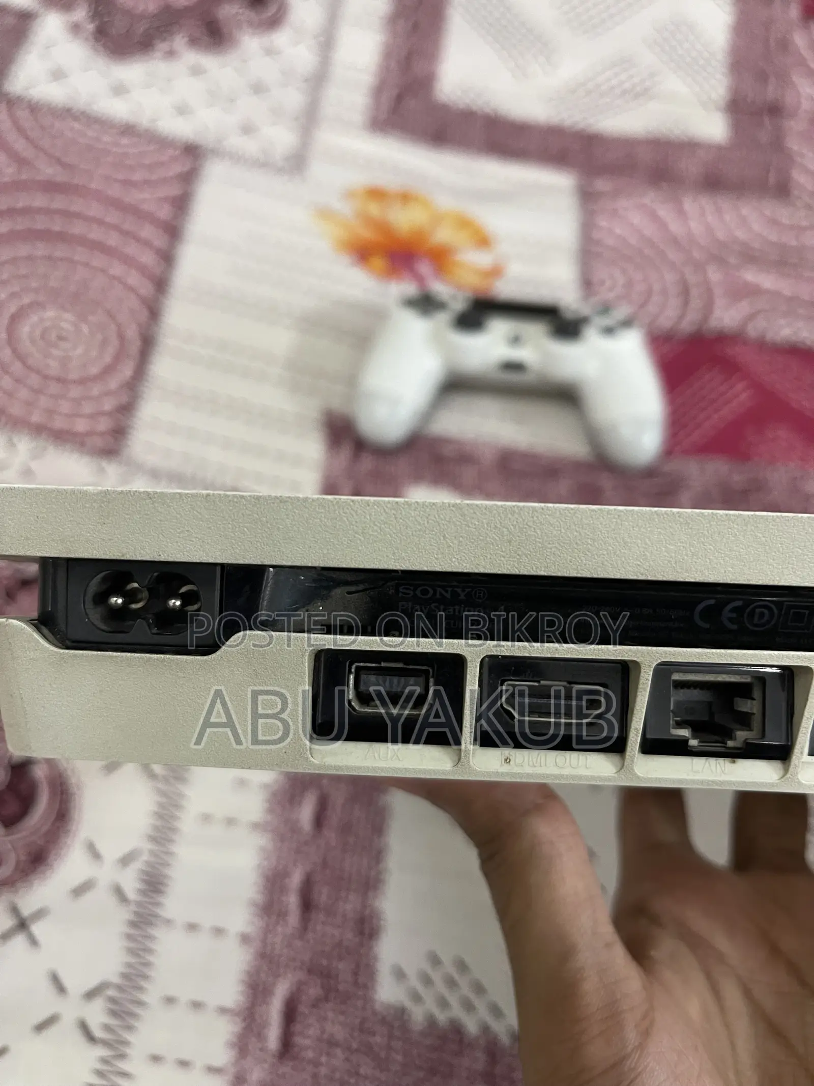 PS4 Slim 500GB Jailbroken (Glacier White Limited Edition)