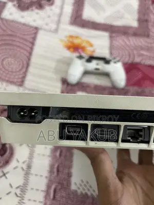 PS4 Slim 500GB Jailbroken (Glacier White Limited Edition)