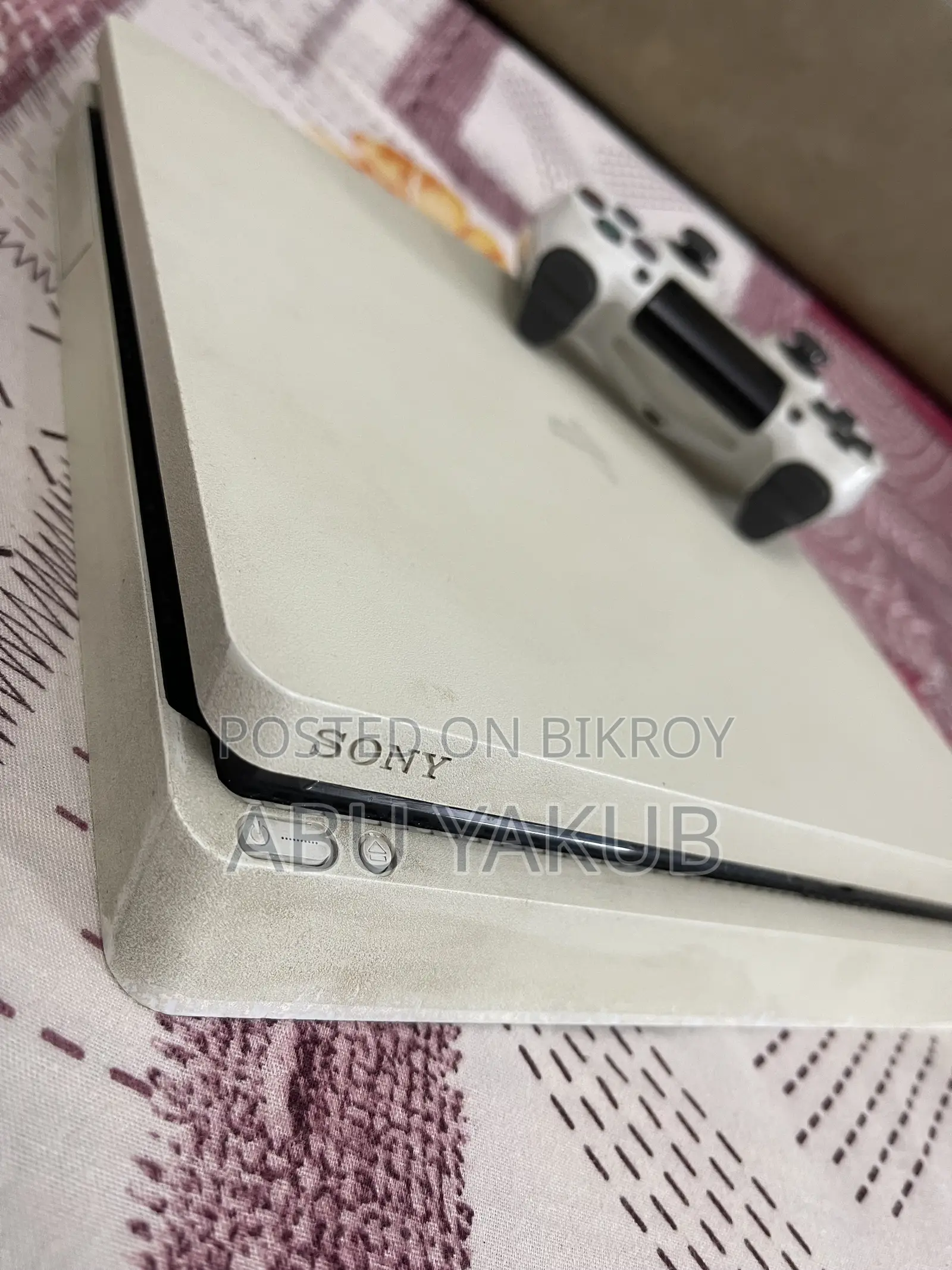 PS4 Slim 500GB Jailbroken (Glacier White Limited Edition)