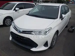 টয়োটা অ্যাক্সিও ২০২১ সাদা