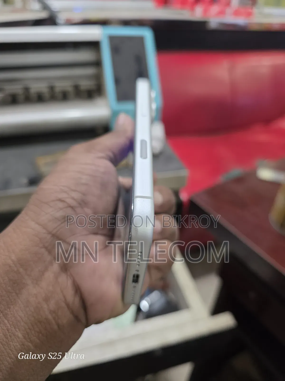 অ্যাপল আইফোন ১৭ প্রো ২৫৬ জিবি সিলভার