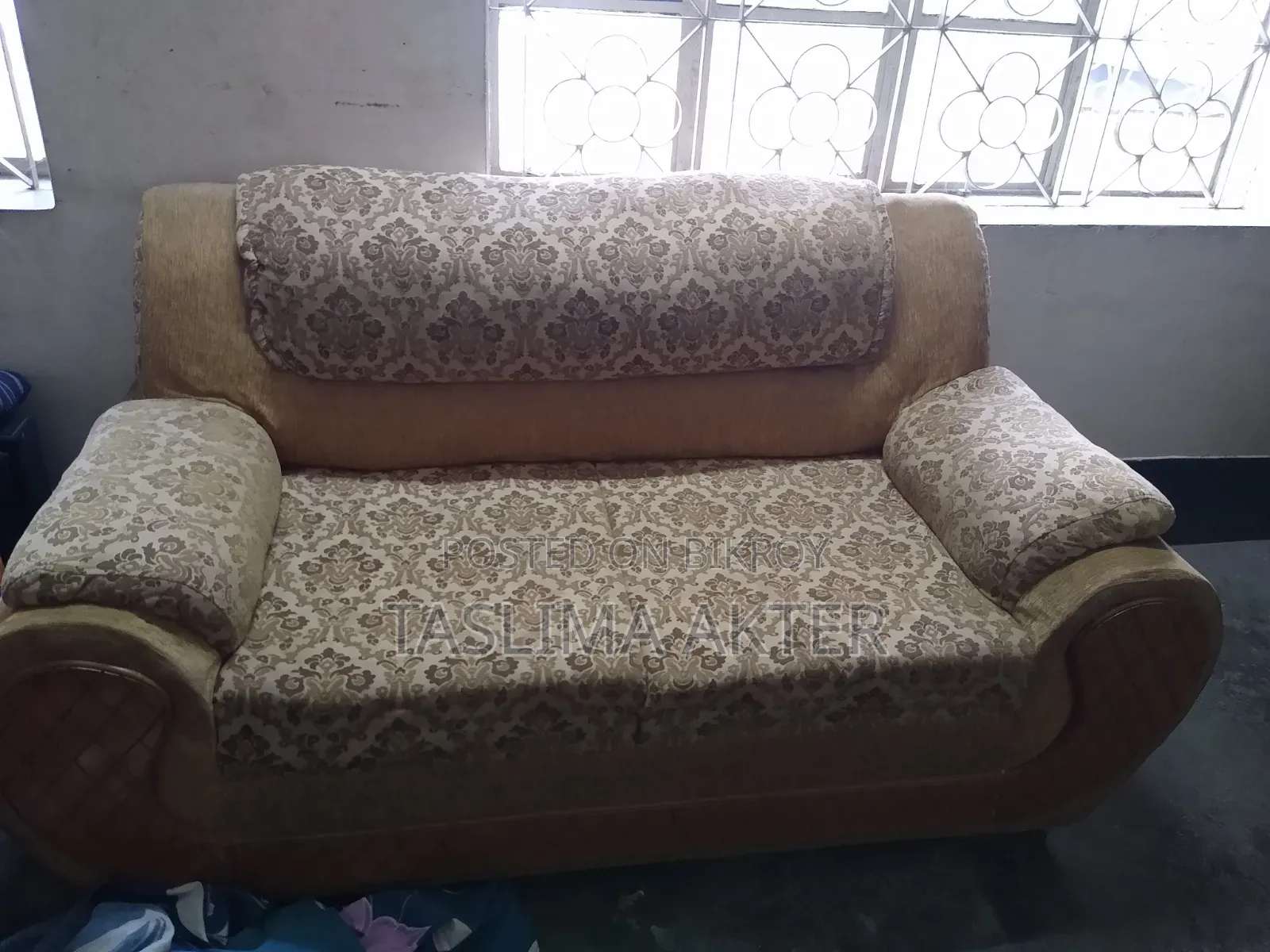 টু সেটের সোফা কাভারসহ বিক্রি করব