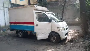 টয়োটা টাউনএস ২০১১ সাদা