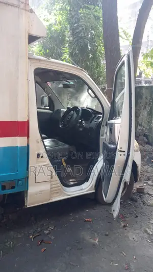 টয়োটা টাউনএস ২০১১ সাদা