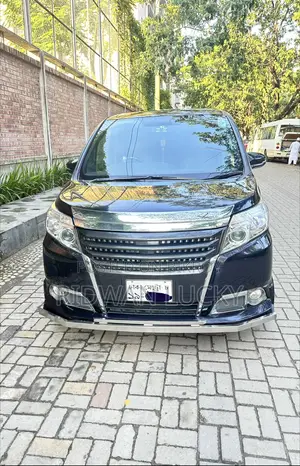 Toyota Esquire 1.8 Front-Wheel Drive Hybrid (7 Seater) 2014 Purple