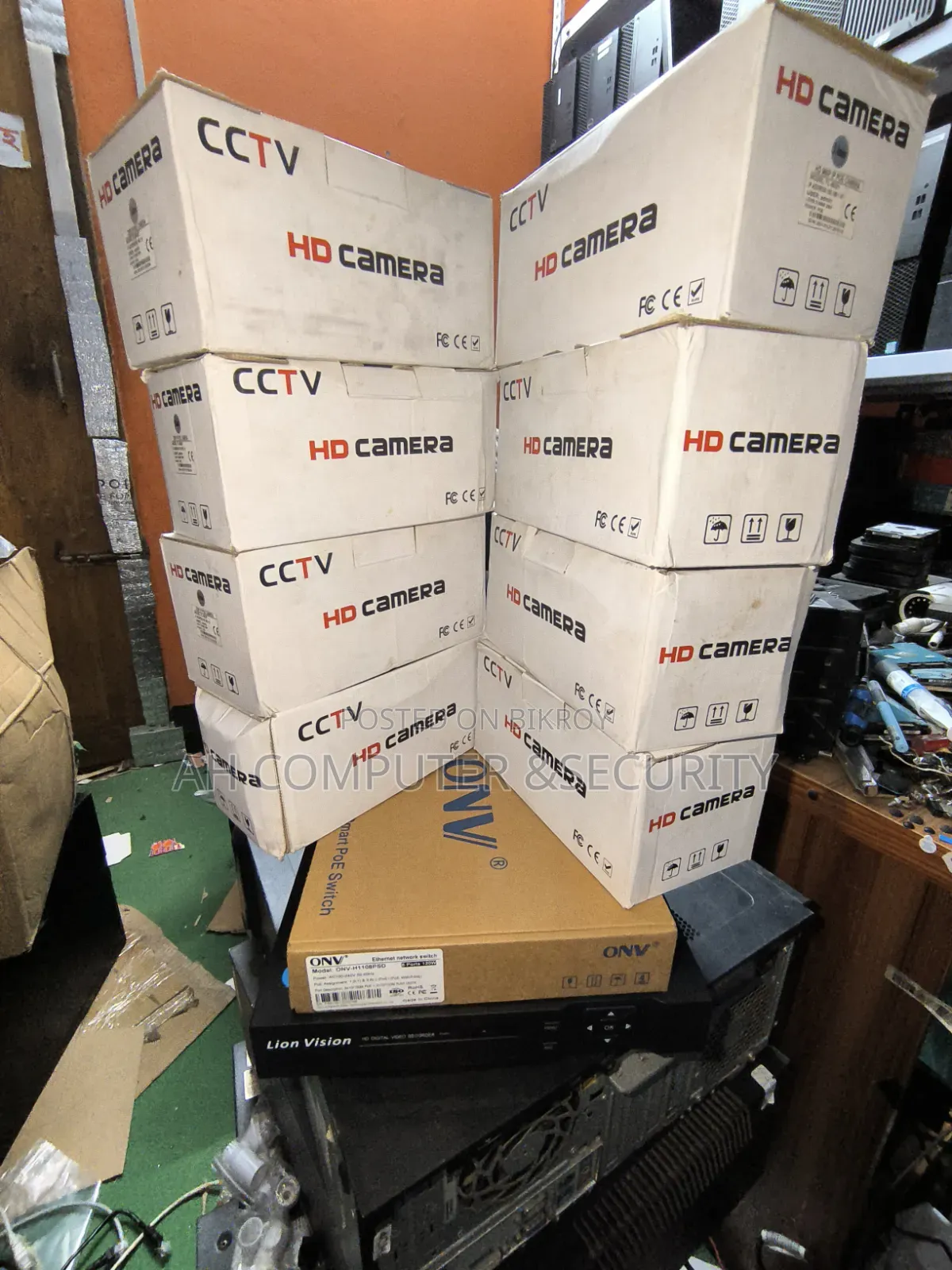 PoE 8-Piece Camera 8-Channel NVR 8-Port PoE Switch 500GB HDD