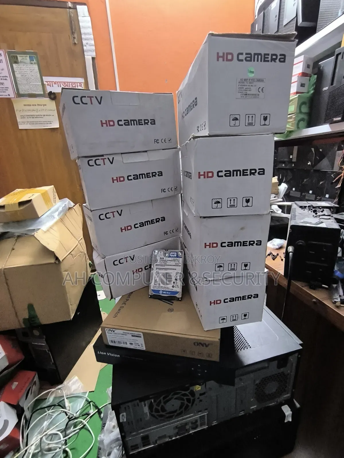 PoE 8-Piece Camera 8-Channel NVR 8-Port PoE Switch 500GB HDD