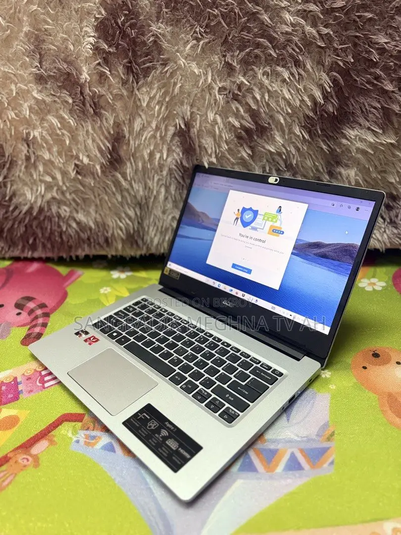 Laptop Acer 3GB Intel SSD 256GB