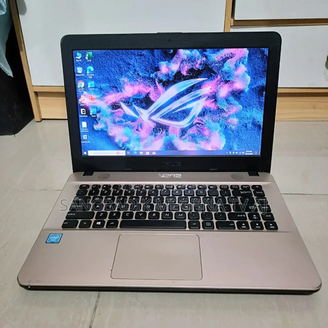 Laptop ASUS 3GB Intel SSD 256GB
