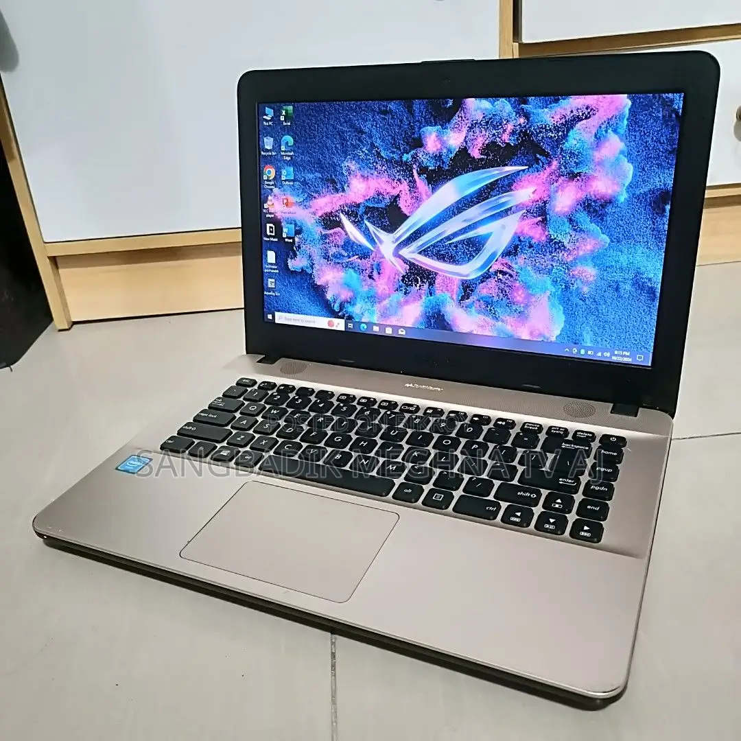 Laptop ASUS 3GB Intel SSD 256GB