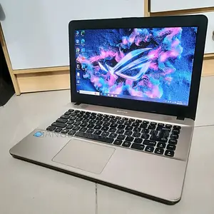 Laptop ASUS 3GB Intel SSD 256GB