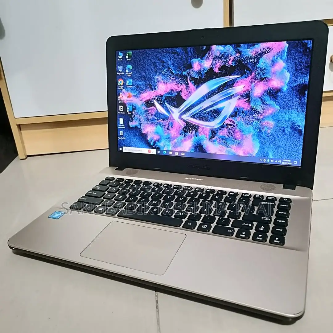Laptop ASUS 3GB Intel SSD 256GB