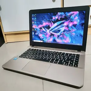 Laptop ASUS 3GB Intel SSD 256GB