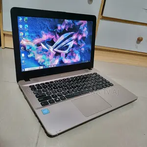 Laptop ASUS 3GB Intel SSD 256GB