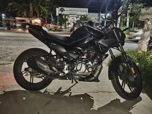 হিরো এক্সট্রিম ১২৫আর ২০২৪ ব্ল্যাক