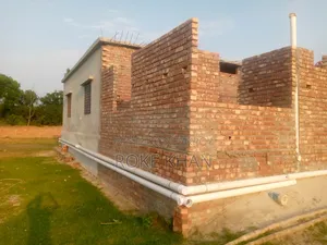 6-Bedroom House in Court Station for Sale