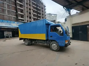 Isuzu NKR Cover Van 2002