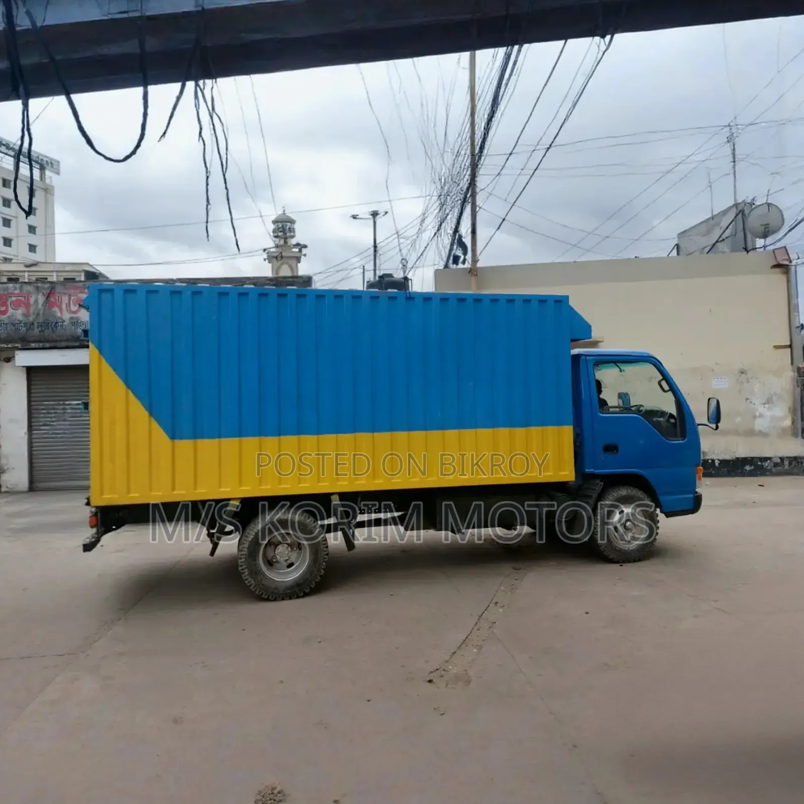 Isuzu NKR Cover Van 2002