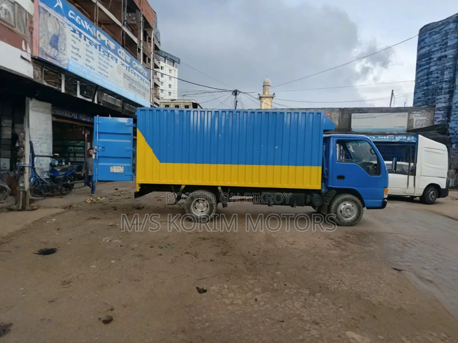 Isuzu NKR Cover Van 2002