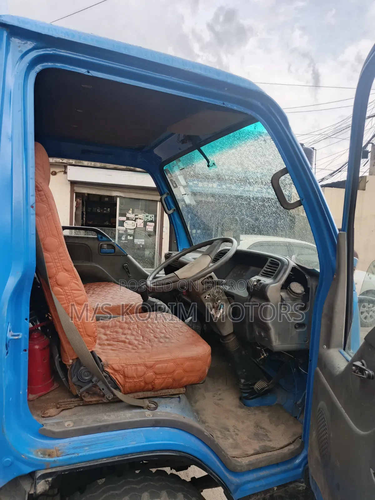 Isuzu NKR Cover Van 2002