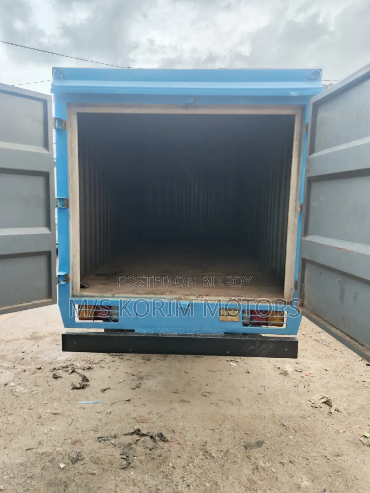 Isuzu NKR Cover Van 2002