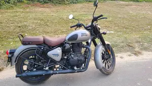 রয়েল এনফিল্ড ক্লাসিক ৩৫০ ২০২৪ গ্রে