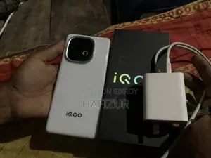 আইকিউওও ২৫৬ জিবি হোয়াইট