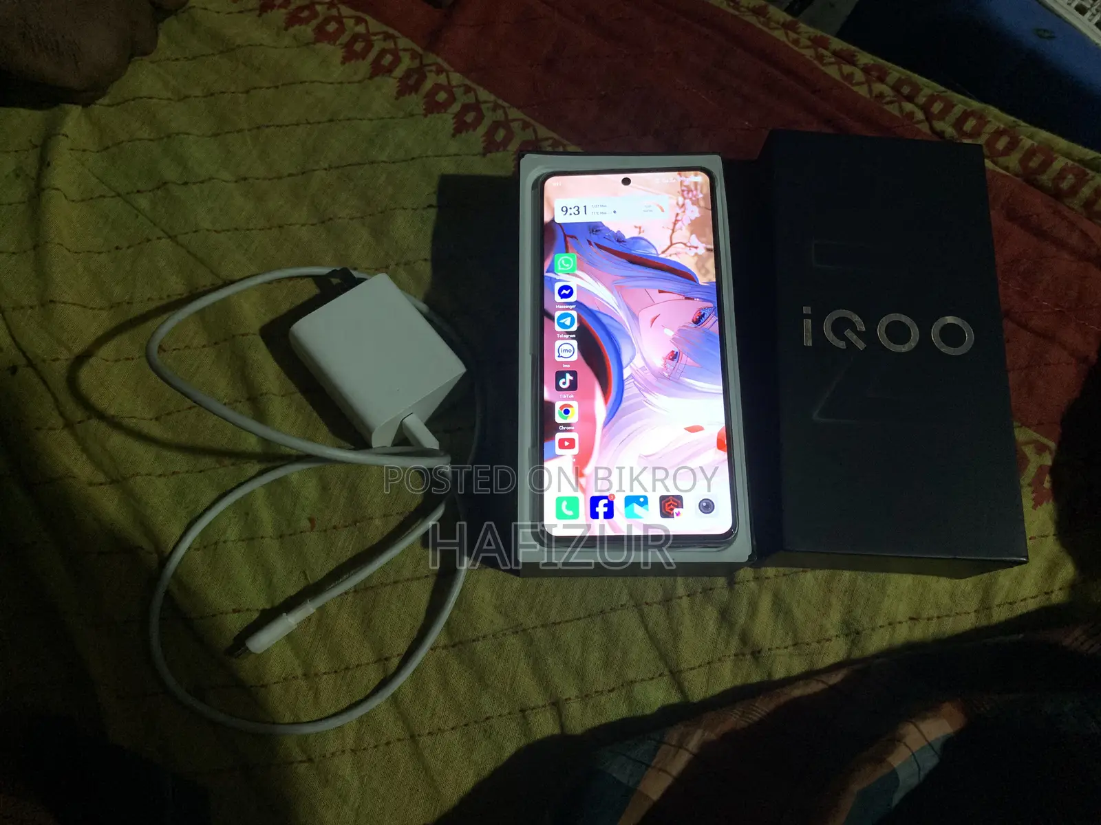 আইকিউওও ২৫৬ জিবি হোয়াইট