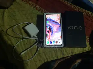 আইকিউওও ২৫৬ জিবি হোয়াইট