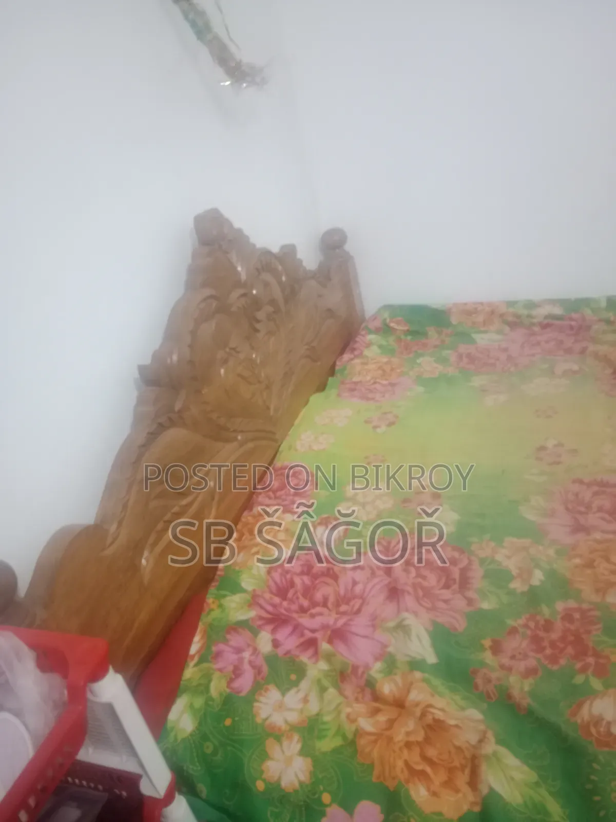 নতুন কাঠের খাট