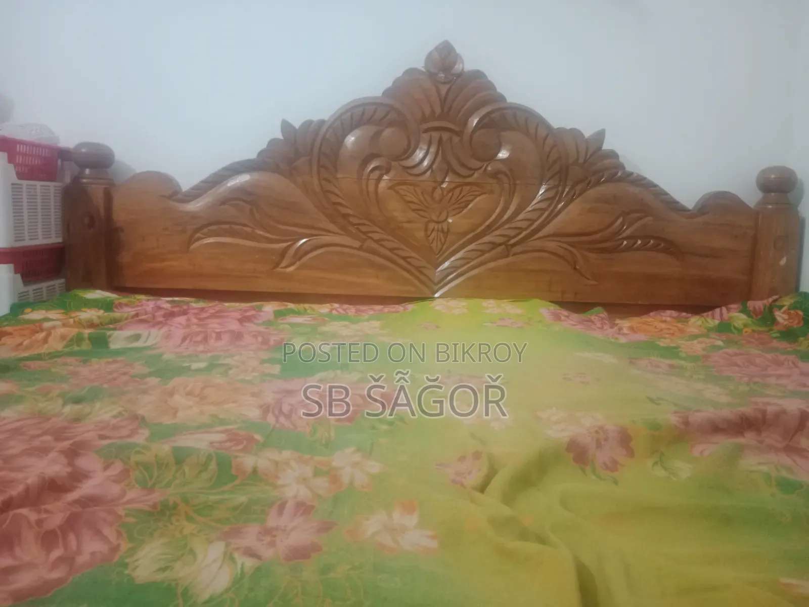 নতুন কাঠের খাট