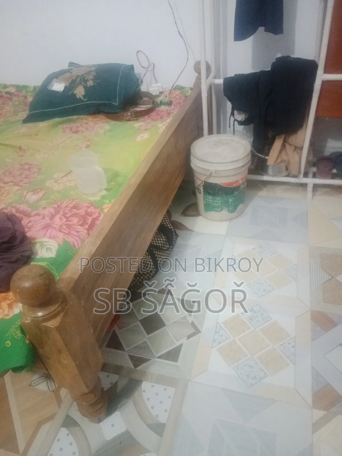 নতুন কাঠের খাট
