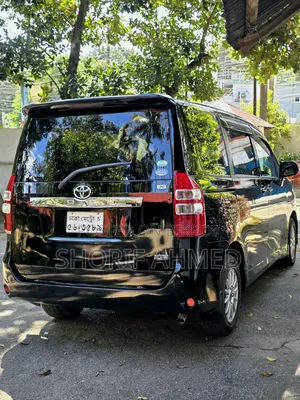 Toyota Noah 2013 Gray