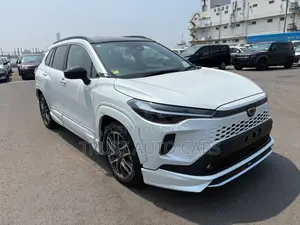 টয়োটা করোল্লা ক্রস ২০২৫ পার্ল
