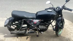 Yamaha 2000 Black