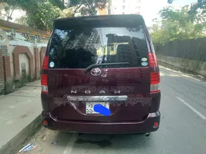 Toyota Noah 2002 Maroon
