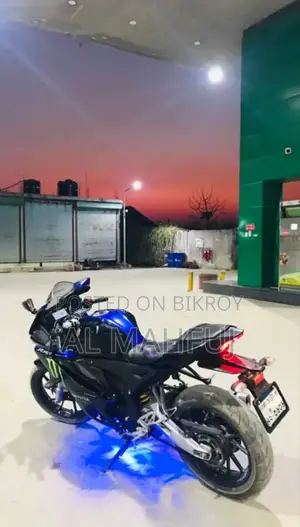 ইয়ামাহা আর১ ২০২১ ব্ল্যাক