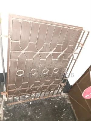 লোহার মজবুত জানালা