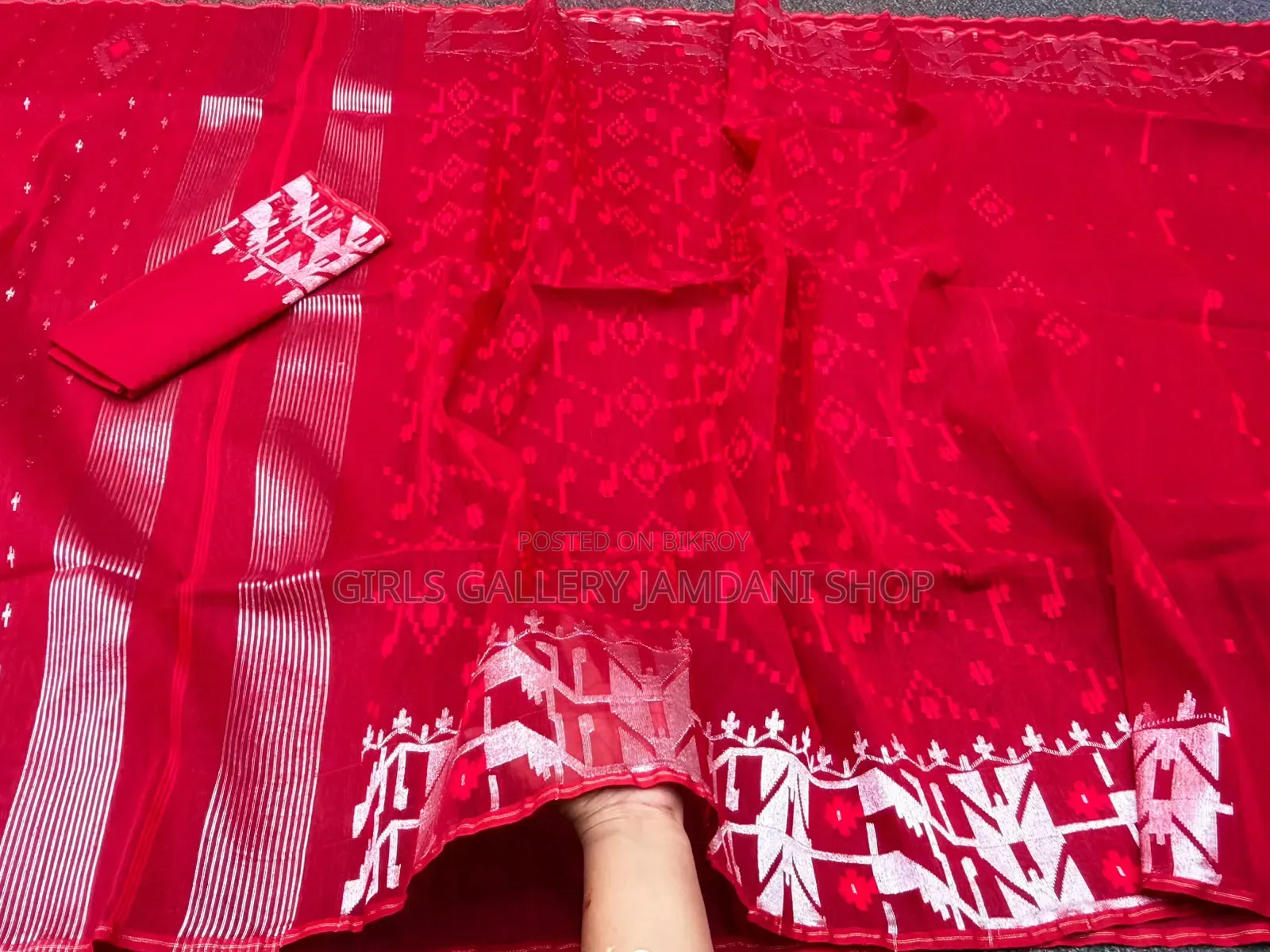 আসল তাঁতের ঢাকাই জামদানি শাড়ি