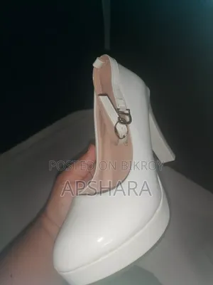 New সাদা লেদার হাই-হিল পাম্প