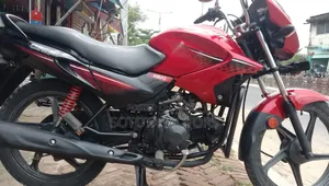 হিরো গ্ল্যামার ২০১৯ নীল